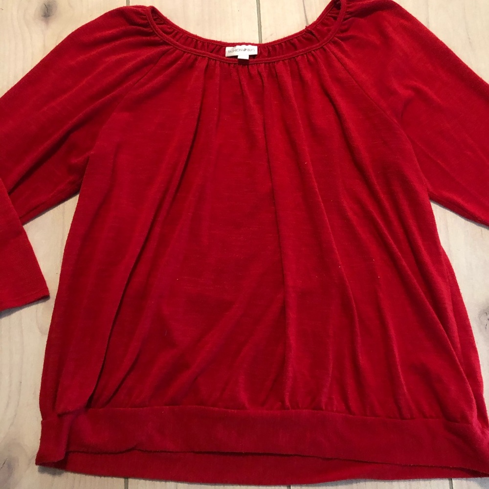 ✅ Red top - Picture 2 of 5